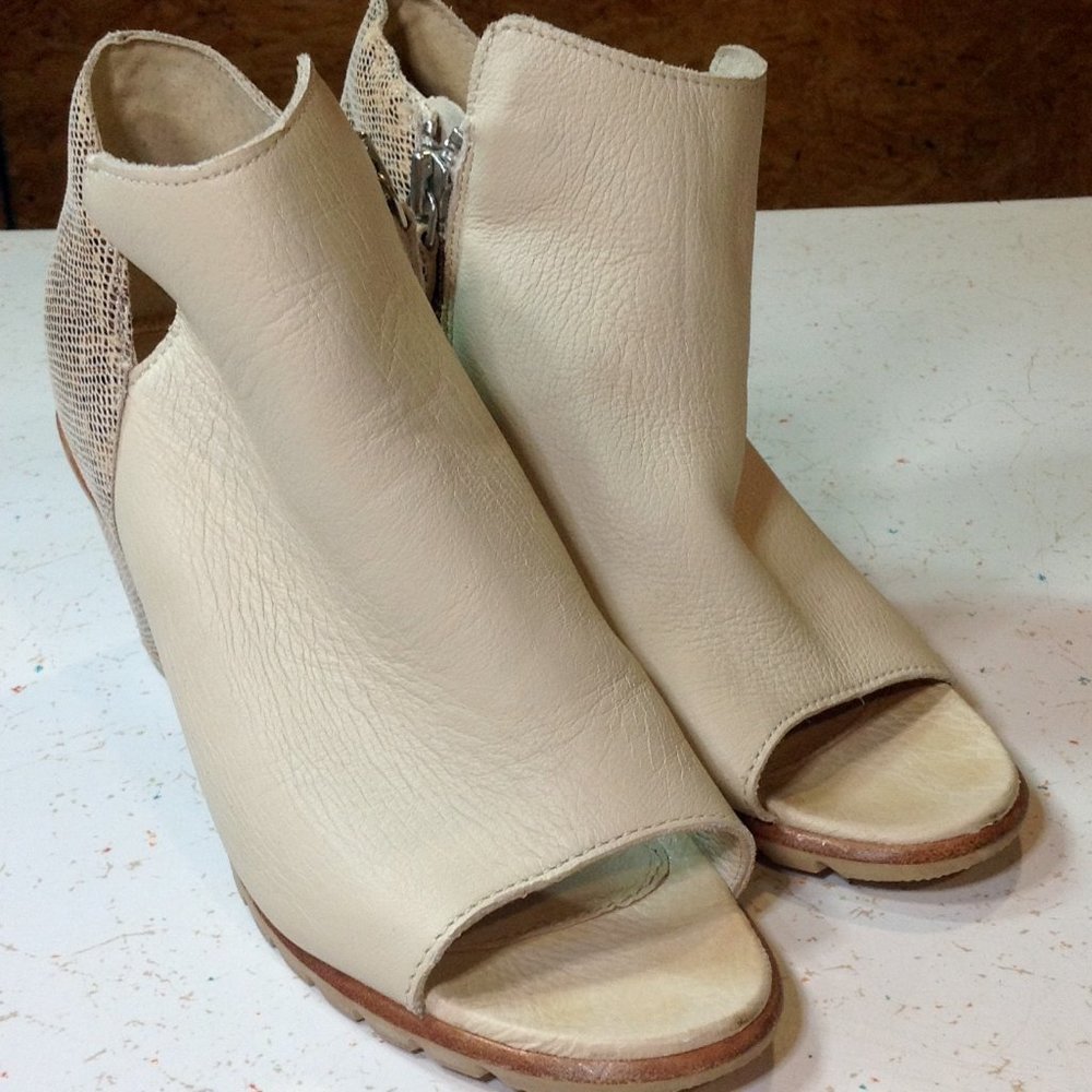 SOREL SEA SALT NADIA PEEP TOE ZIP-UP BOOTIES